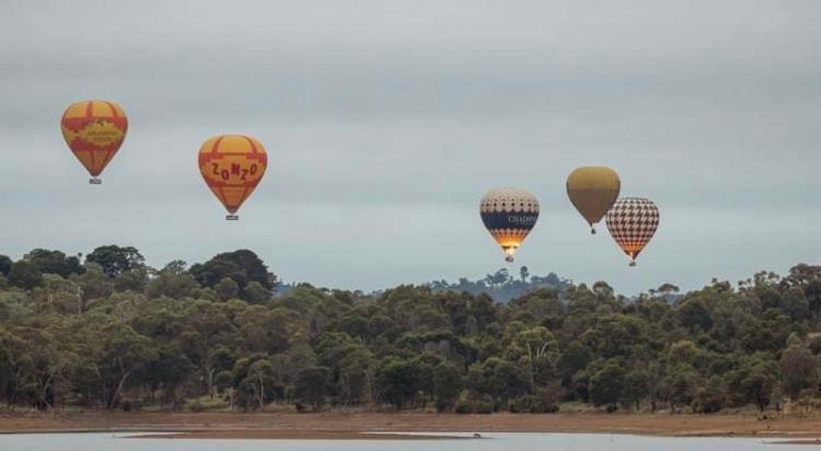 The Yarra Valley Couple Escape ยาร์ราเกลน ภายนอก รูปภาพ